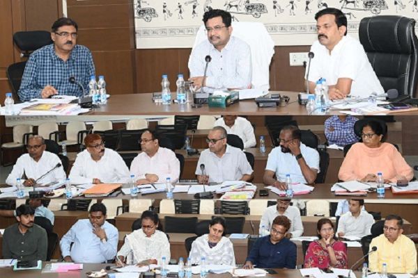 सुशासन तिहार से प्राप्त आवेदनों का ईमानदारी और गंभीरता से करें निराकरण: सोनमणि बोरा