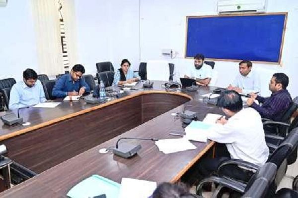 आय, जाति और निवास प्रमाण-पत्र के आवेदनों को अनावश्यक कारणों से न रखें लंबित : कलेक्टर व्यास