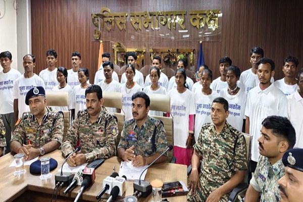 सुकमा में 22 नक्सलियों ने किया सरेंडर