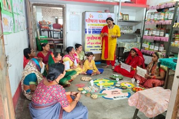 महापौर रामू रोहरा ने पोषण रथ को हरी झंडी दिखाकर किया रवाना