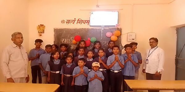 बच्चों की आंखों में चमकी डिजिटल शिक्षा की रौशनी