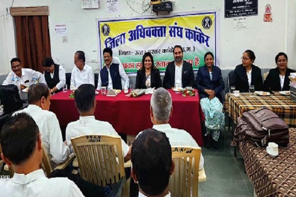 नेशनल लोक अदालत की तैयारी के संबंध में प्रधान जिला न्यायाधीश ने ली बैठक