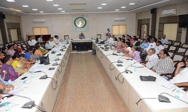 स्कूलों में पेयजल, शौचालय की समस्या के समाधान के निर्देश