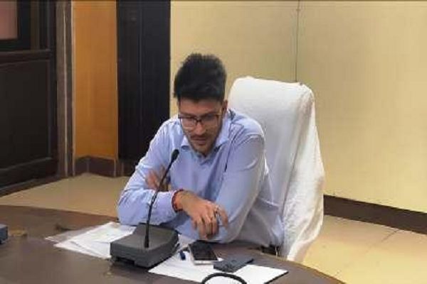 कलेक्टर सोनी ने स्वयं आवेदक से की बात,निराकरण से आवेदक हुआ संतुष्ट