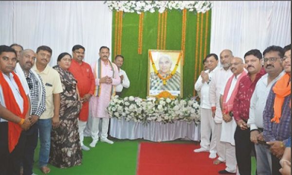 दुर्ग विधायक निवास में शोक सभा, मंत्रियों ने दी श्रद्धांजलि