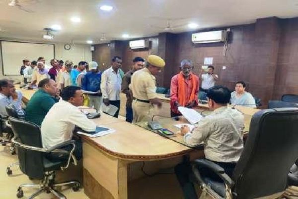 अपर कलेक्टर ने सुनी जनदर्शन में लोगों की समस्याएं, जनदर्शन में प्राप्त हुए 25 आवेदन