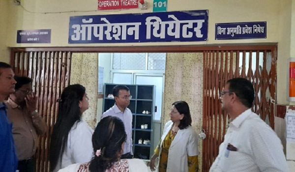 जिला पंचायत सीईओ ने जिला चिकित्सालय पंडरी, हमर अस्पताल राजातालाब और मातृ एवं शिशु चिकित्सालय कालीबाड़ी का किया औचक निरीक्षण