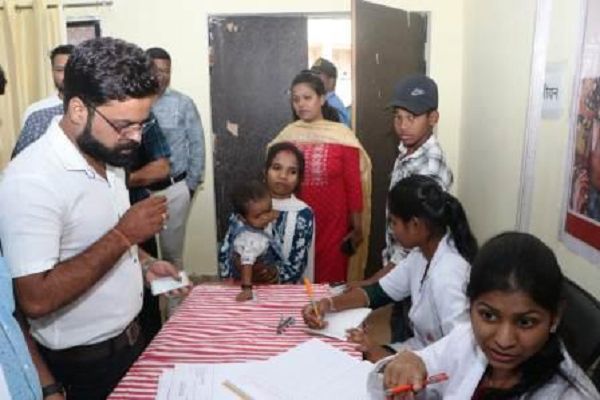 हृदय रोग से पीड़ित बच्चों को शिविर का ज्यादा से ज्यादा लाभ दिलाएं : कलेक्टर