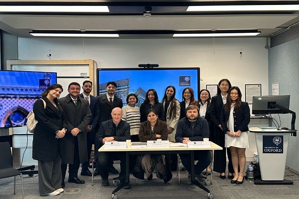 अंतराष्ट्रीय लॉ मूट कोर्ट प्रतियोगिता ऑक्सफोर्ड में जज बनी छत्तीसगढ़ की सुगंधा जैन 