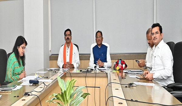 मुख्यमंत्री ने विभिन्न जिलों से वर्चुअली जुड़े हितग्राहियों से बात भी की, आवास निर्माण के लिए पहली किस्त मिलने पर दी बधाई