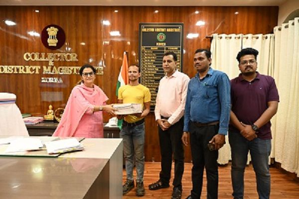 प्रतियोगी परीक्षा की तैयारी कर रहे युवाओं को मिली पुस्तकें, सुशासन तिहार में हुई थी पहल