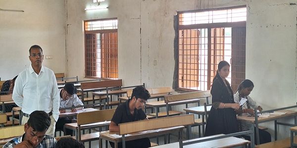 कलेक्टर ने पीपीटी परीक्षा का अवलोकन किया