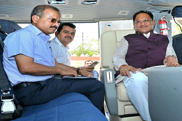 मुख्यमंत्री पुलिस ग्राउंड हेलीपेड रायपुर से हेलीकाप्टर द्वारा रवाना