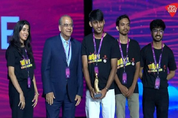 रेत पर नहीं, रंगों में रचा गया सपना : रायपुर के युवाओं ने WAVES 2025 में रचा इतिहास