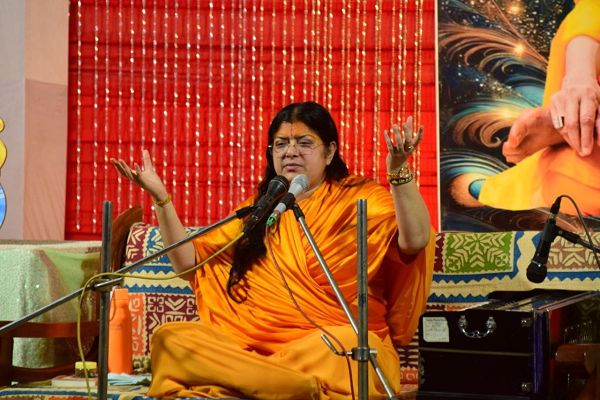 महापुरुष मिथ्या आशीर्वाद व श्राप दोनों नहीं देता - सुश्री धामेश्वरी देवी