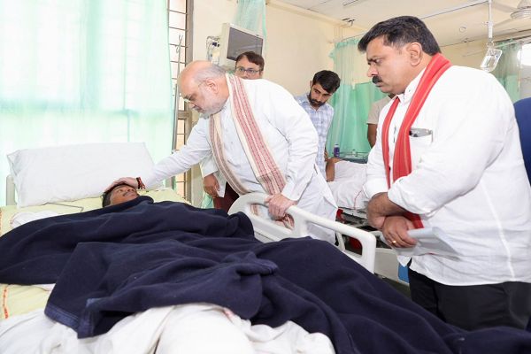  केंद्रीय गृहमंत्री श्री अमित शाह ने एम्स में घायल जवानों से की मुलाकात