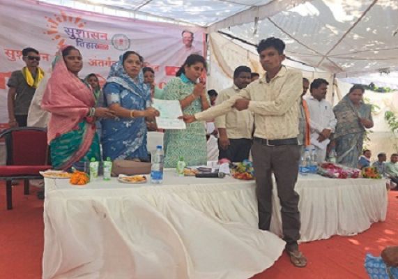 सुशासन तिहार अंतर्गत बक्साही में किया गया 1968 आवेदनों का निराकरण