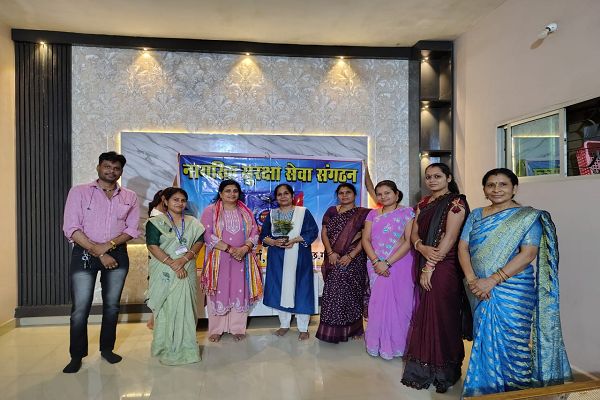 श्रीमती कविता छाबड़ा जी का दुर्ग जिला की पुरी टीम द्वारा गुलदस्ता देकर स्वागत सम्मान एवं बधाई दी गई l 