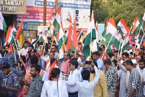तिरंगा यात्रा में उमड़ा देशभक्ति का सैलाब, गांव से लेकर शहर तक गूंजा जयघोष