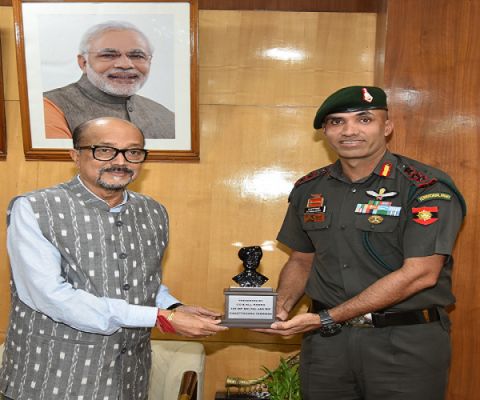 रायपुर : राज्यपाल श्री डेका से छत्तीसगढ़ टेरियर्स के कमांडिंग ऑफिसर ने सौजन्य भेंट की