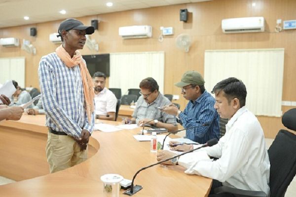 सीईओ जिला पंचायत ने जनदर्शन में सुनी शिकायतें