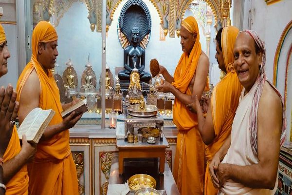 शांतिनाथ भगवान के मोक्ष कल्याणक पर चढ़ाया गया निर्वाण लड्डू