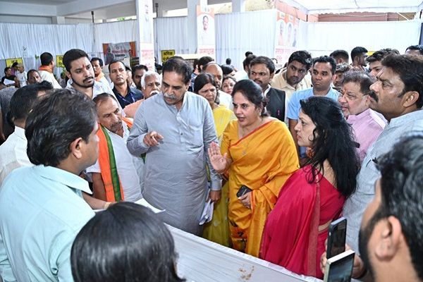 समाधान शिविर में अनुपस्थित अधिकारियों पर तत्काल कार्यवाही करें &ndash; मूणत