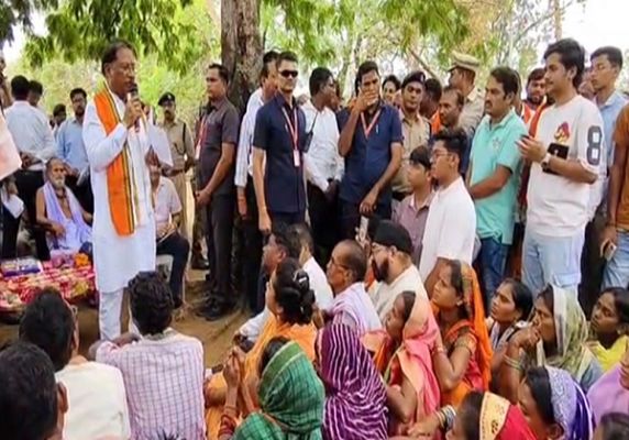 सीएम साय पहुंचे कनकबीरा, मंगल भवन और कन्या छात्रावास की घोषणा