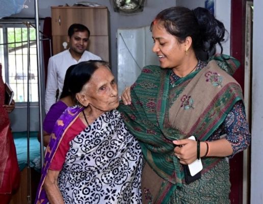 समाज कल्याण मंत्री ने वरिष्ठजन आश्रम का किया निरीक्षण