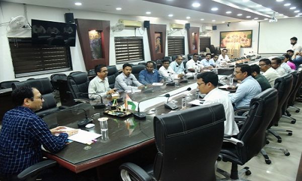  कलेक्टर ने की लोक निर्माण विभाग के काम-काज की समीक्षा