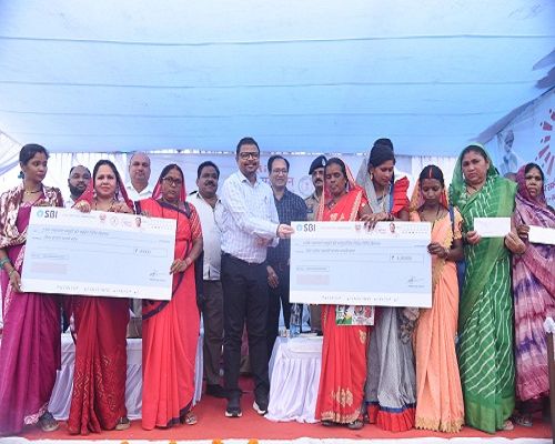 बकरकुदा में आयोजित समाधान शिविर में शामिल हुए जिले के प्रभारी सचिव मनोज पिंगुआ