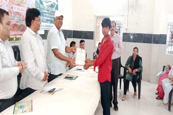 विश्व तंबाकू निषेध दिवस पर महाअभियान, नशामुक्त हितग्राहियों को मिला प्रशस्ति पत्र