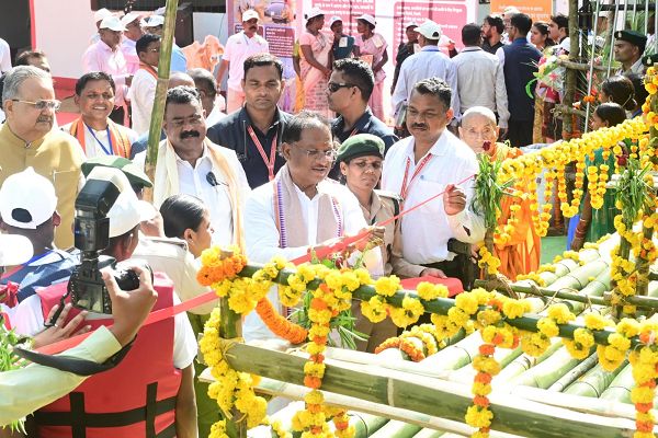 मुख्यमंत्री ने भोंगापाल में बांस नौका विहार केंद्र का किया शुभारंभ