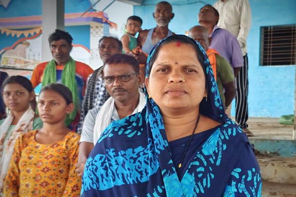 शिक्षकों की पदस्थापना की खबर पाकर खुश हैं गांव के बच्चे 