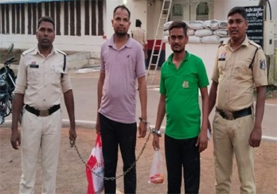 पीएम आवास का लोन दिलाने के नाम पर ठगी करने वाले 2 आरोपी गिरफ्तार