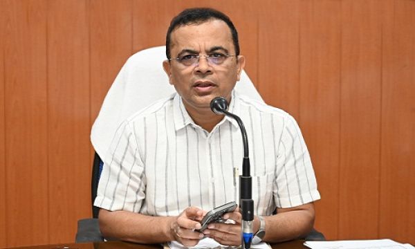 कलेक्टर ने ली साप्ताहिक समय-सीमा की बैठक