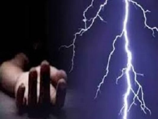 क्रिकेट खेल रहे बच्चों पर गिरी आकाशीय बिजली,11 वर्षीय बालक की मौत