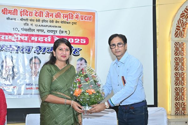  श्रीमती चंपा देवी इंदिरा देवी जैन चेरिटेबल ट्रस्ट द्वारा मदर्स डे सम्मान 