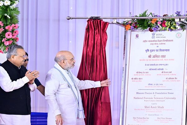 छत्तीसगढ़ विधानसभा के अध्यक्ष डा. रमन सिंह भी भूमिपूजन कार्यक्रम में शामिल हुए।