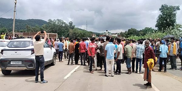 खाद की किल्लत से नाराज़ किसानों ने NH-43 किया जाम, उग्र आंदोलन की चेतावनी