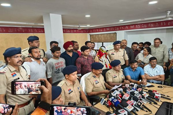  30 लाख के लिए वकील और उसकी पत्नी ने की क्लाइंट की हत्या, 4 गिरफ्तार