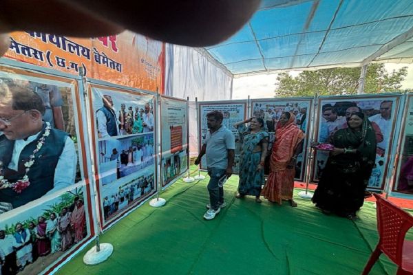 जनसंपर्क विभाग की जनकल्याणकारी योजनाओं की प्रदर्शनी रही आकर्षण का केंद्र