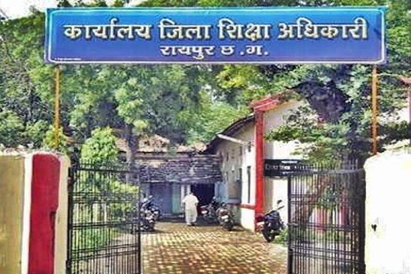 निजी स्कूलों में प्राइवेट पब्लिशर्स की किताबों पर बैन, डीईओ ने जारी किए निर्देश