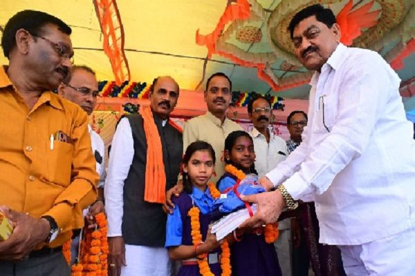 शाला प्रवेश उत्सव में शामिल हुए दयाल दास बघेल