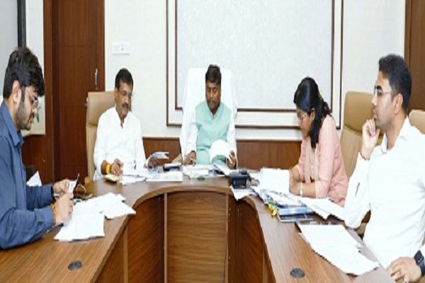 समितियों में खाद का हो पर्याप्त भण्डारण: केदार कश्यप