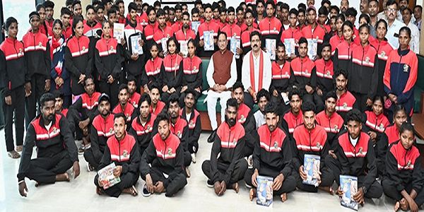 खूब पढ़ें और आगे बढ़ें, सरकार आपके साथ है: मुख्यमंत्री साय