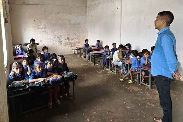 शिक्षक विहीन सपनादर प्राथमिक शाला को मिले शिक्षक