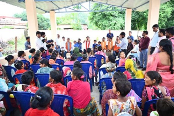 उप मुख्यमंत्री एवं वनमंत्री ने ईरकभट्टी के जन चौपाल में हुए शामिल