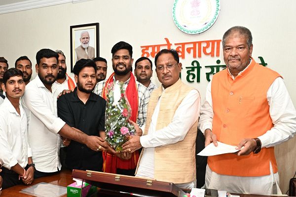  मुख्यमंत्री श्री साय से रजक समाज के प्रतिनिधि मंडल ने की सौजन्य भेंट, राज्य स्तरीय युवा सम्मेलन में शामिल होने का दिया आमंत्रण