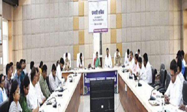 जन सामान्य को शासकीय योजनाओं से लाभान्वित करें: प्रभारी सचिव